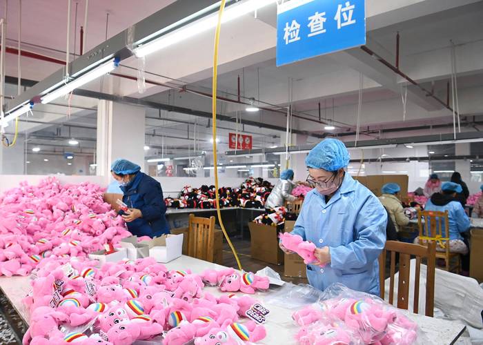 毛绒玩具"萌"动秦巴山区